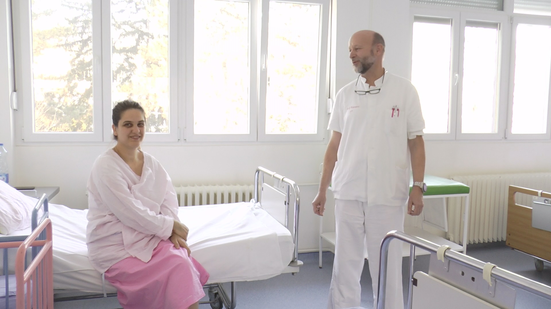 Ево ко је храбра мајка која се породила у колима: Катарина на свет донела здравог дечака   