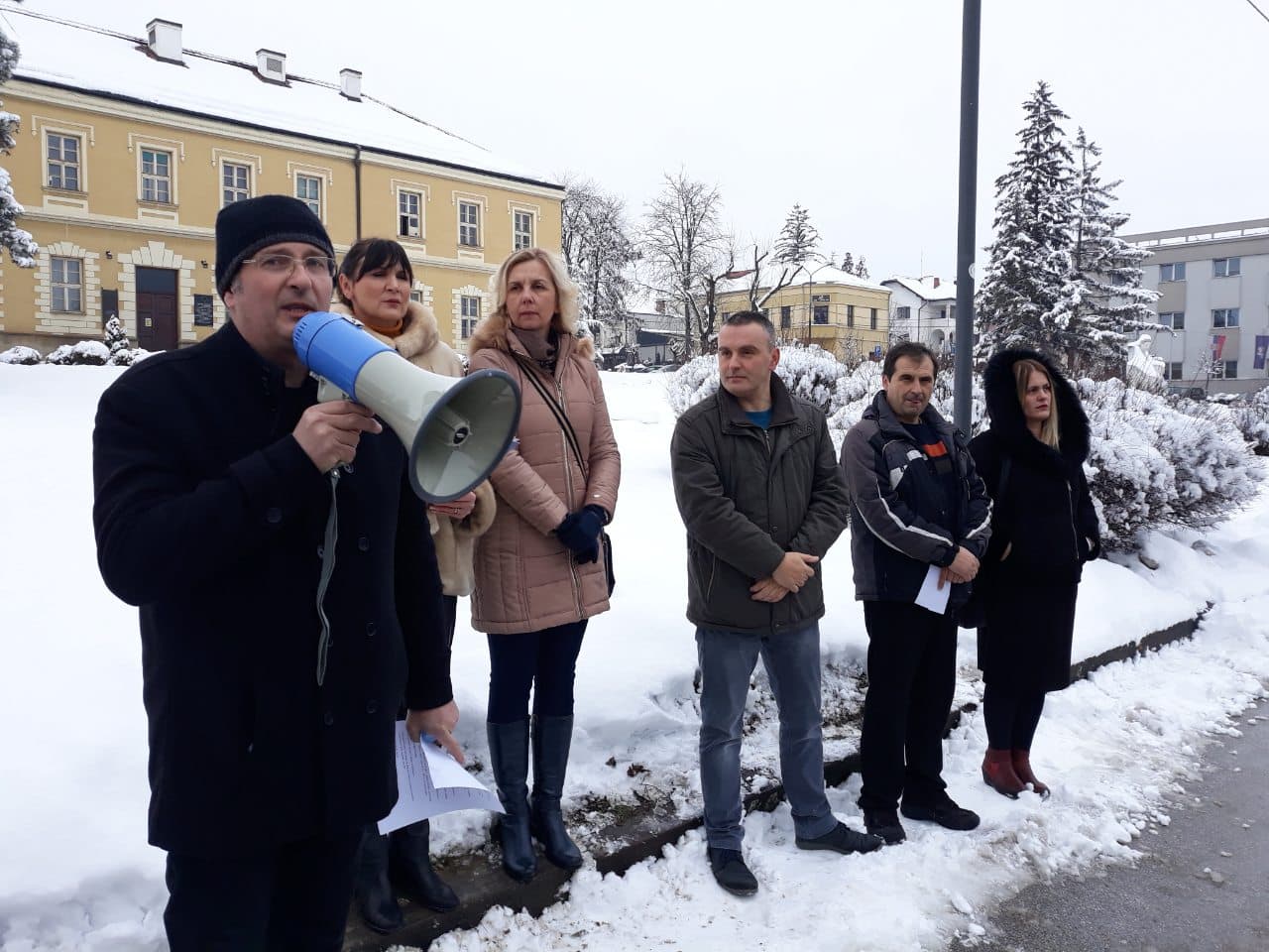 Милановачки просветари траже исплату путних трошкова, у супротном следи радикализација