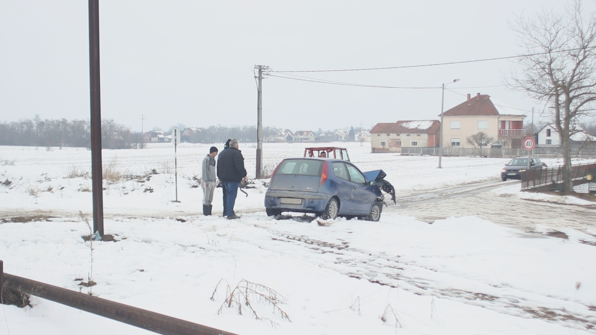 Аутомобилом подлетео под локомотиву