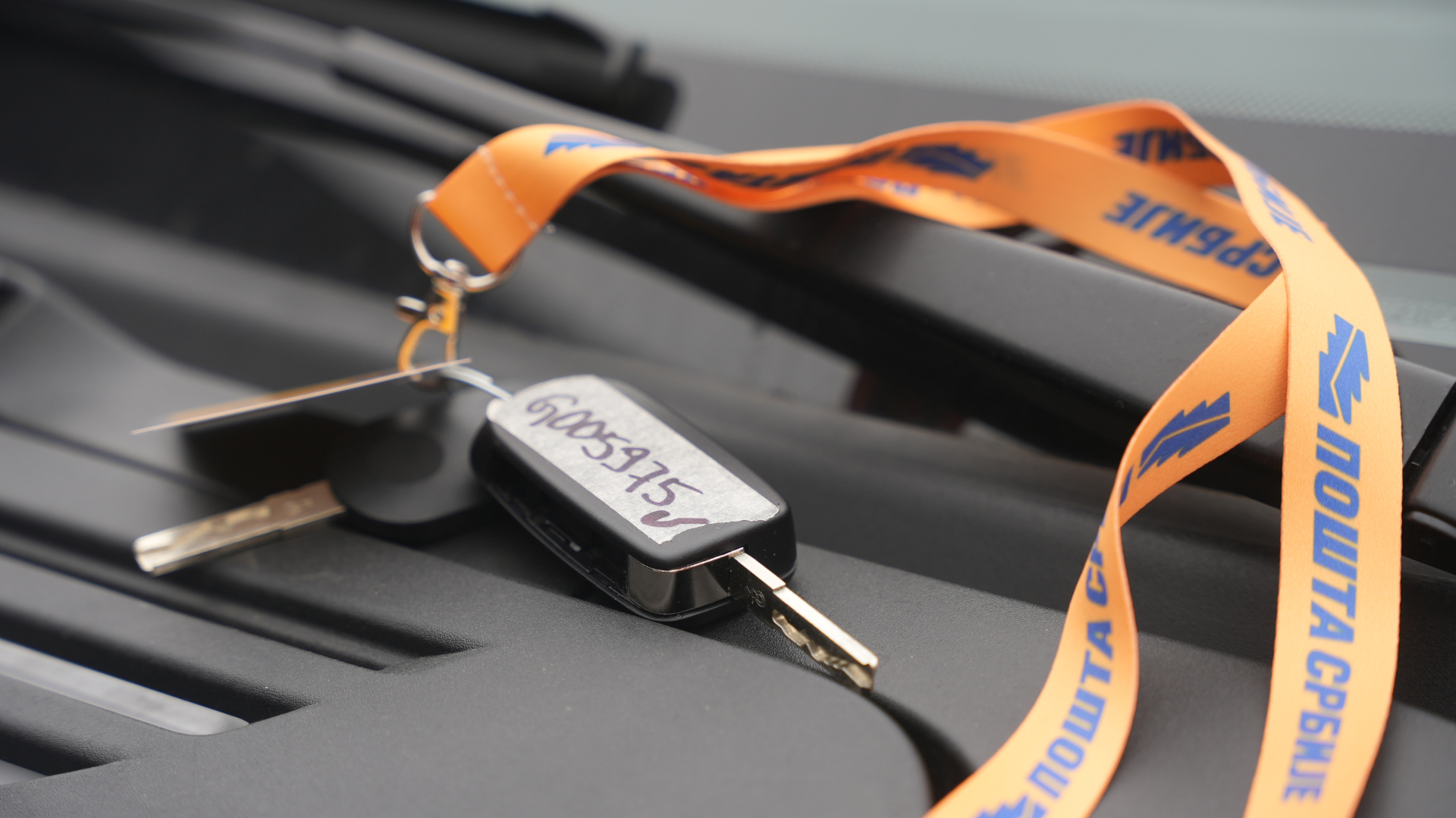 Veliki dan za ovo javno srpsko preduzeće: Radnicima u Čačku uručeni ključevi novih kombi vozila, Pošta Srbije postaje najefikasnija express služba u zemlji (FOTO)(VIDEO)