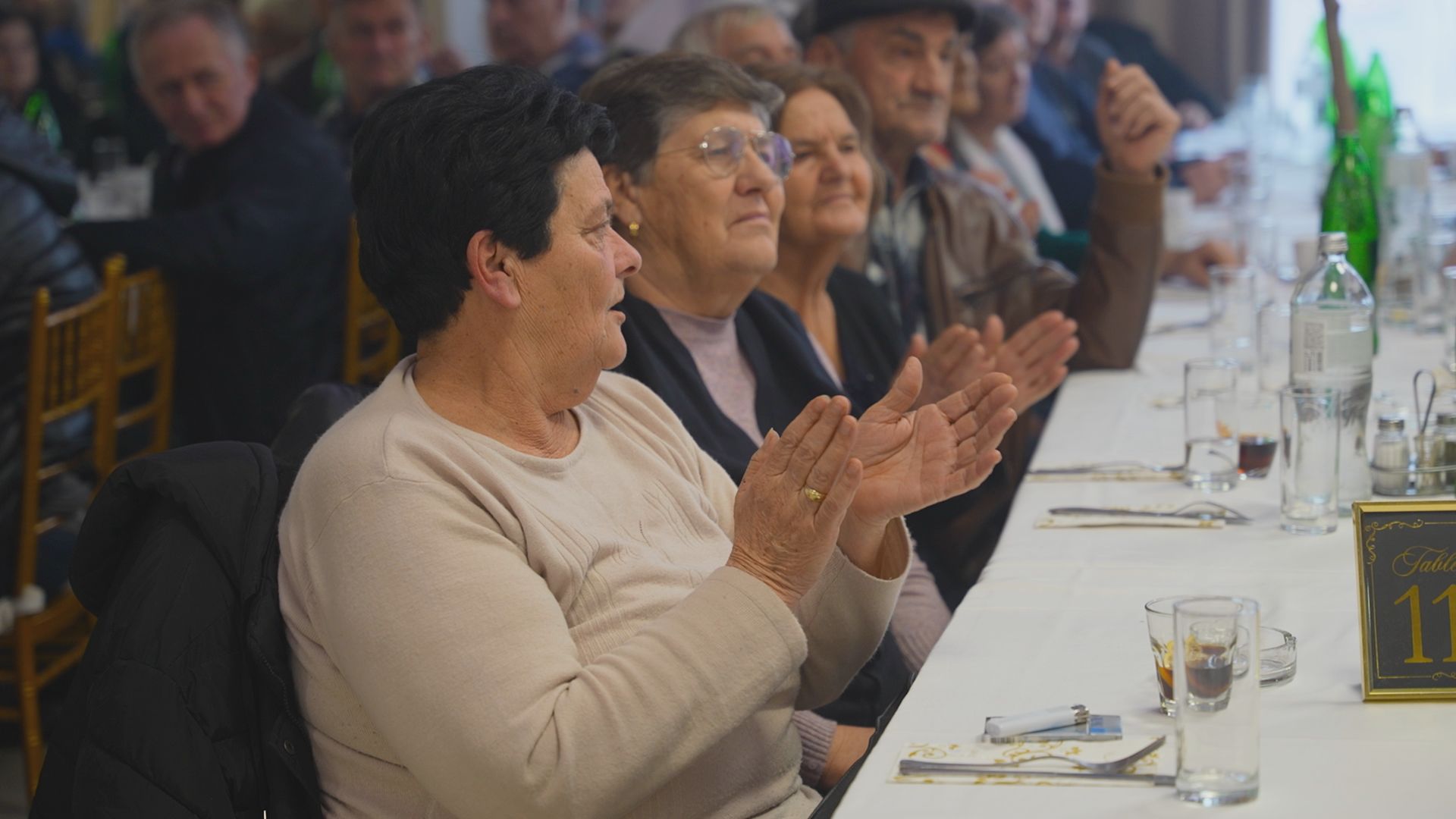 Besplatan prevoz za sve penzionere - bravo za Lučane: Preko 300 najstarijih Dragačevaca danas bilo na tribini, ovo su važne poruke koje su poslate (FOTO)(VIDEO) 