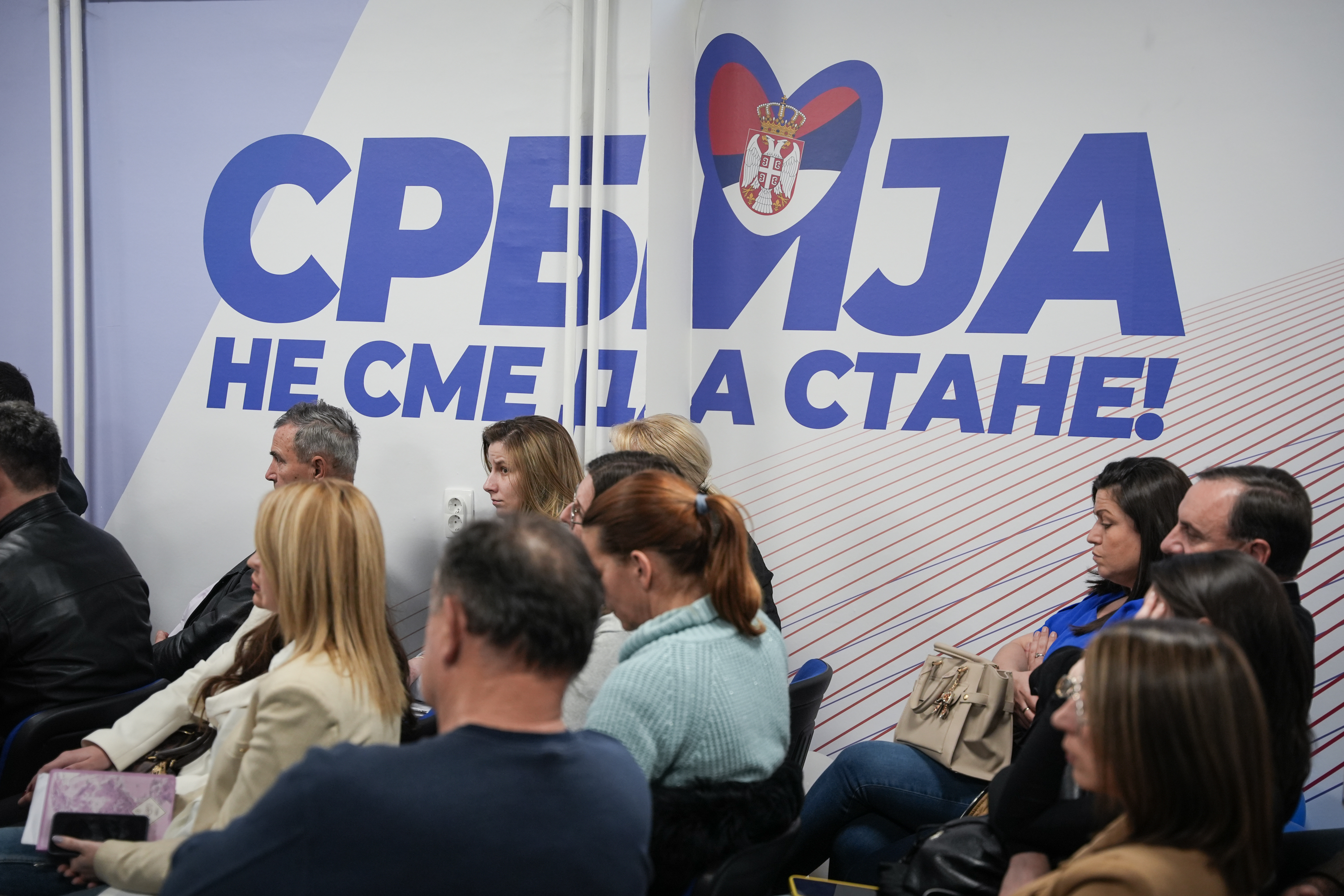 Razvoj opštine ili povratak u tešku prošlost - to se odlučuje na lokalnim izborima: Ministar Gašić danas u poseti Lučanima, nakon sastanaka ručak sa ratnim vojnim veteranima (FOTO) 