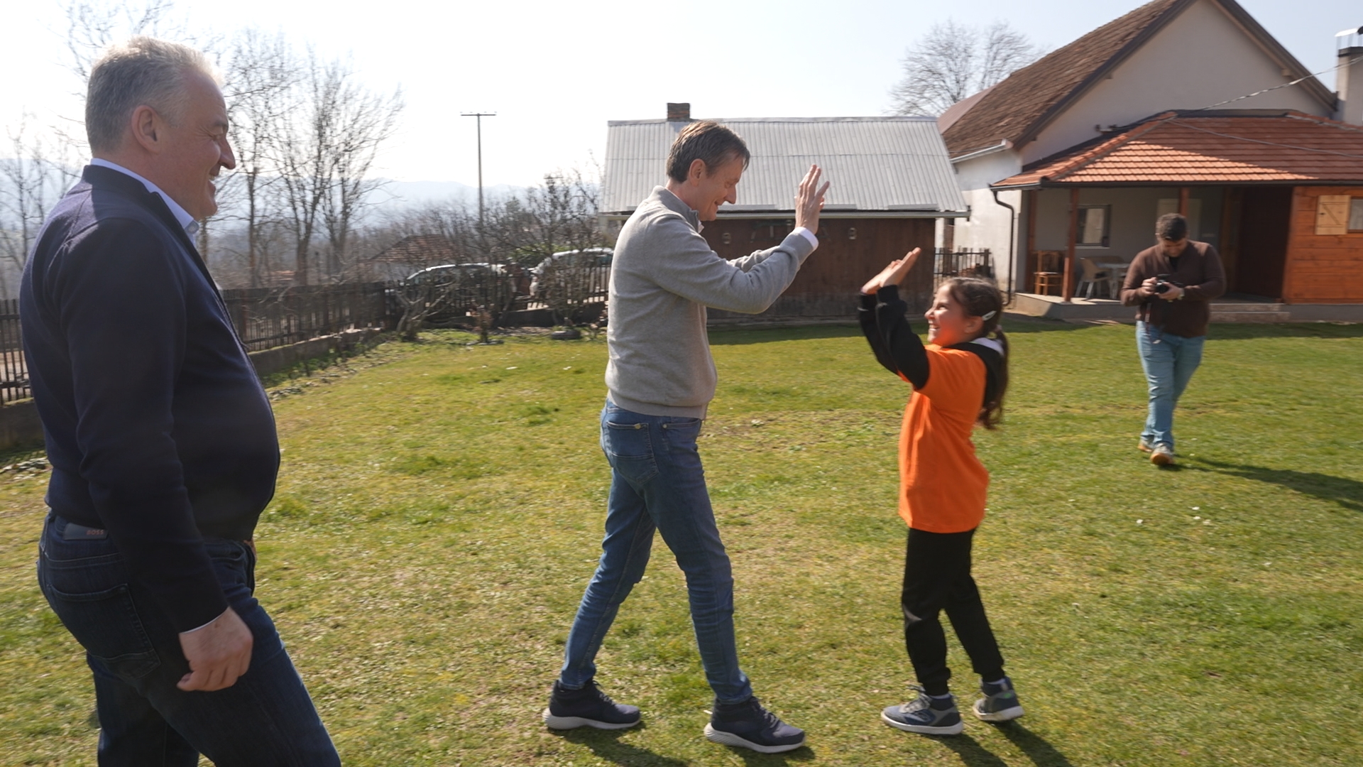 Put, struja i voda - bez toga selo ne može: Ministar Glišić u Dragačevo doneo sjajne vesti, meštani Milatovića konačno zadovoljni (FOTO) (VIDEO)