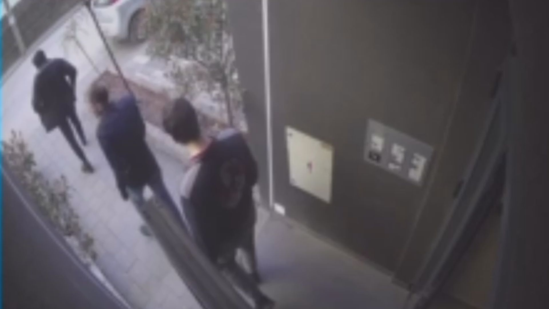 Da li su ovo osumnjičeni za svirepo ubistvo u Čačku: Policija pregleda sigurnosne snimke - čekićem po glavi do smrti udaran muškarac (58) (FOTO)(VIDEO)