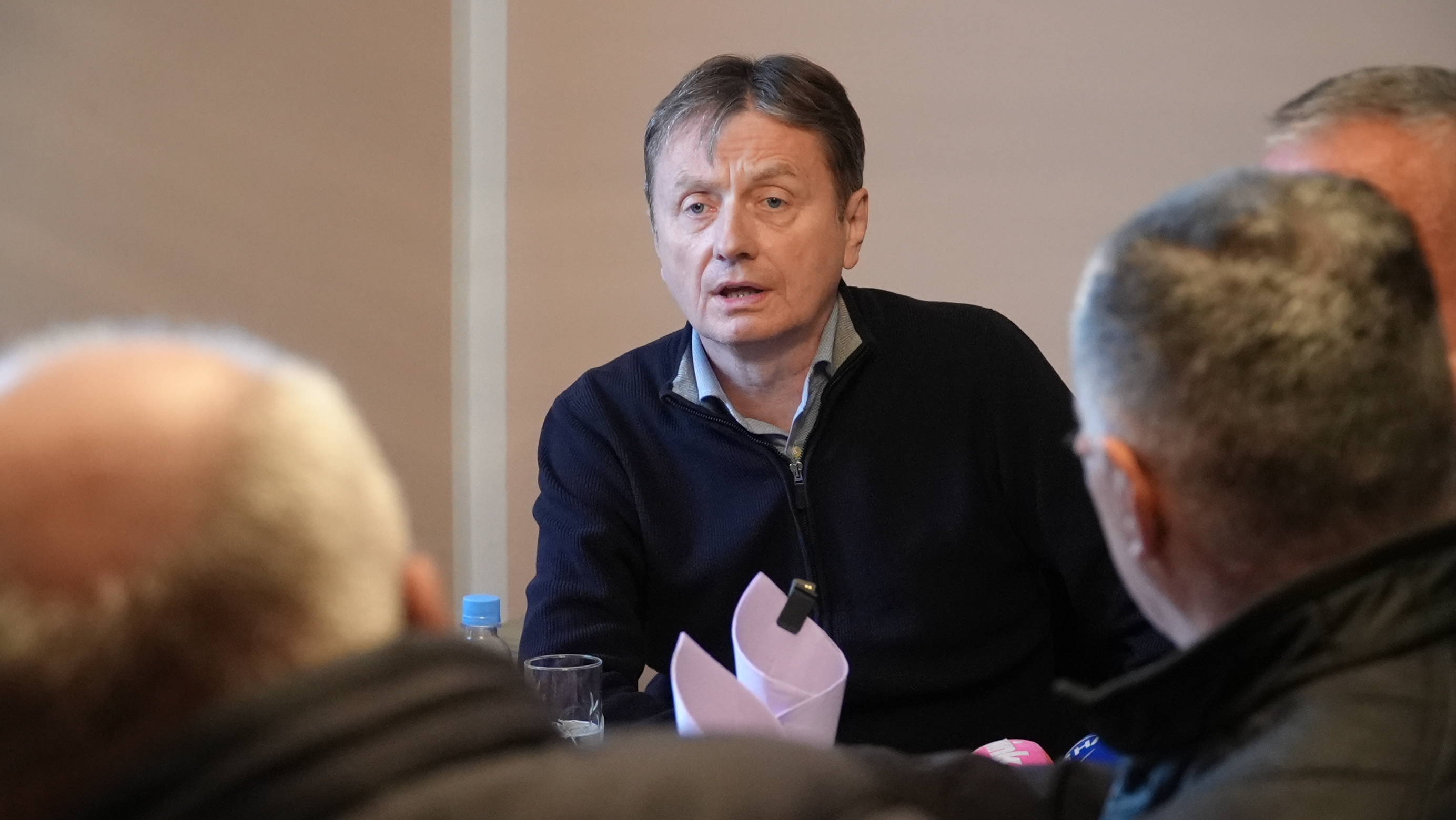 Rasovac dobija vodu i novi put: Meštani izneli probleme, država najavila rešenja