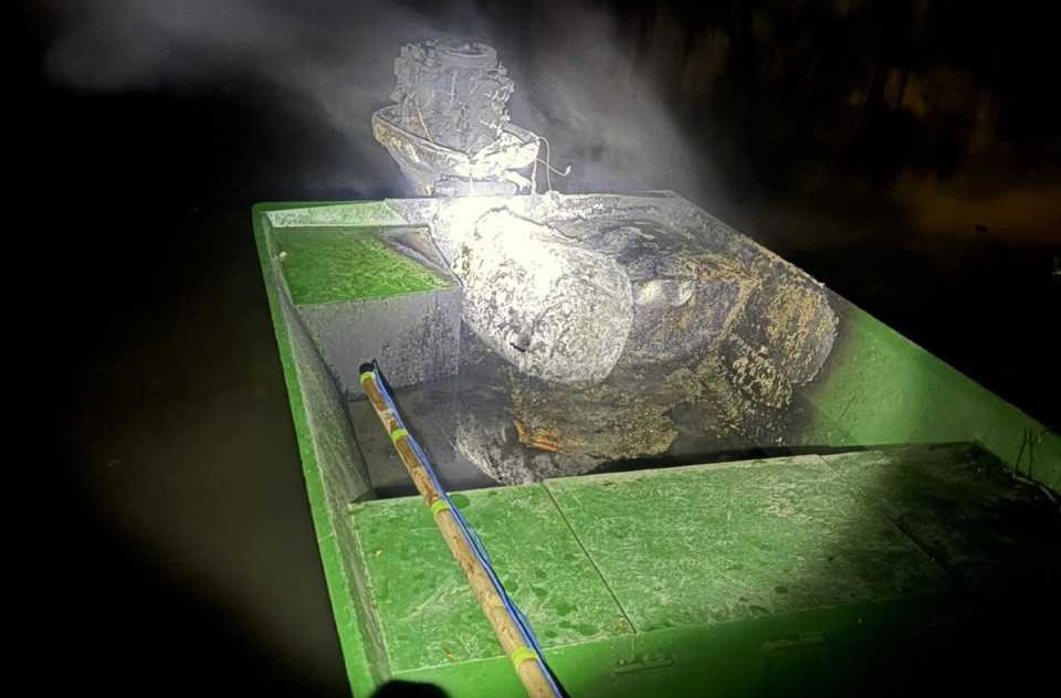 Zapalili čamac i pobegli, nakon što su uhvaćeni u nelegalnom izlovu: Incident na Skadarskom jezeru, zaplenjeno i 80 kilograma ribe (FOTO)(VIDEO)