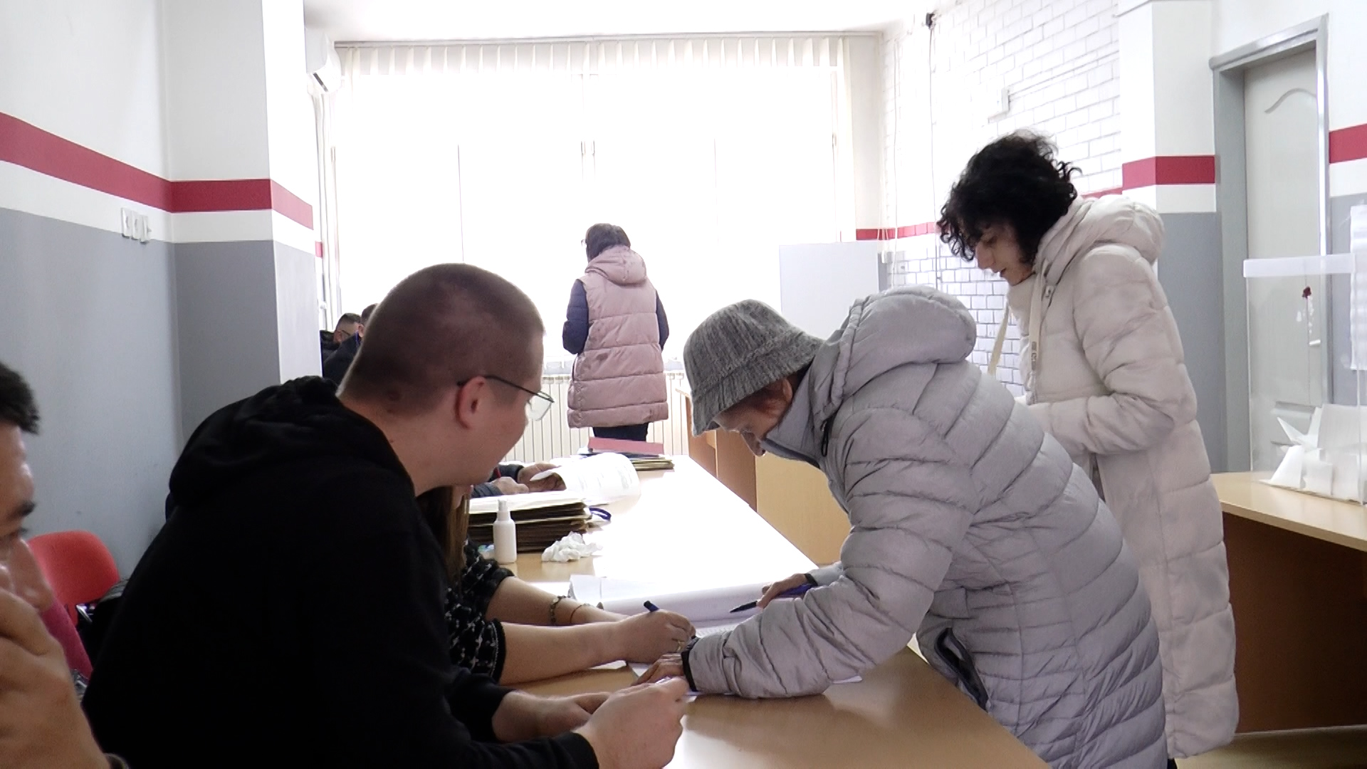 U Bajinoj Bašti i Lučanima 12 odsto, u Sevojnu 18,55: Ovako izgleda izlaznost na lokalne izbore u Zapadnoj Srbiji do 10 sati (FOTO)(VIDEO)