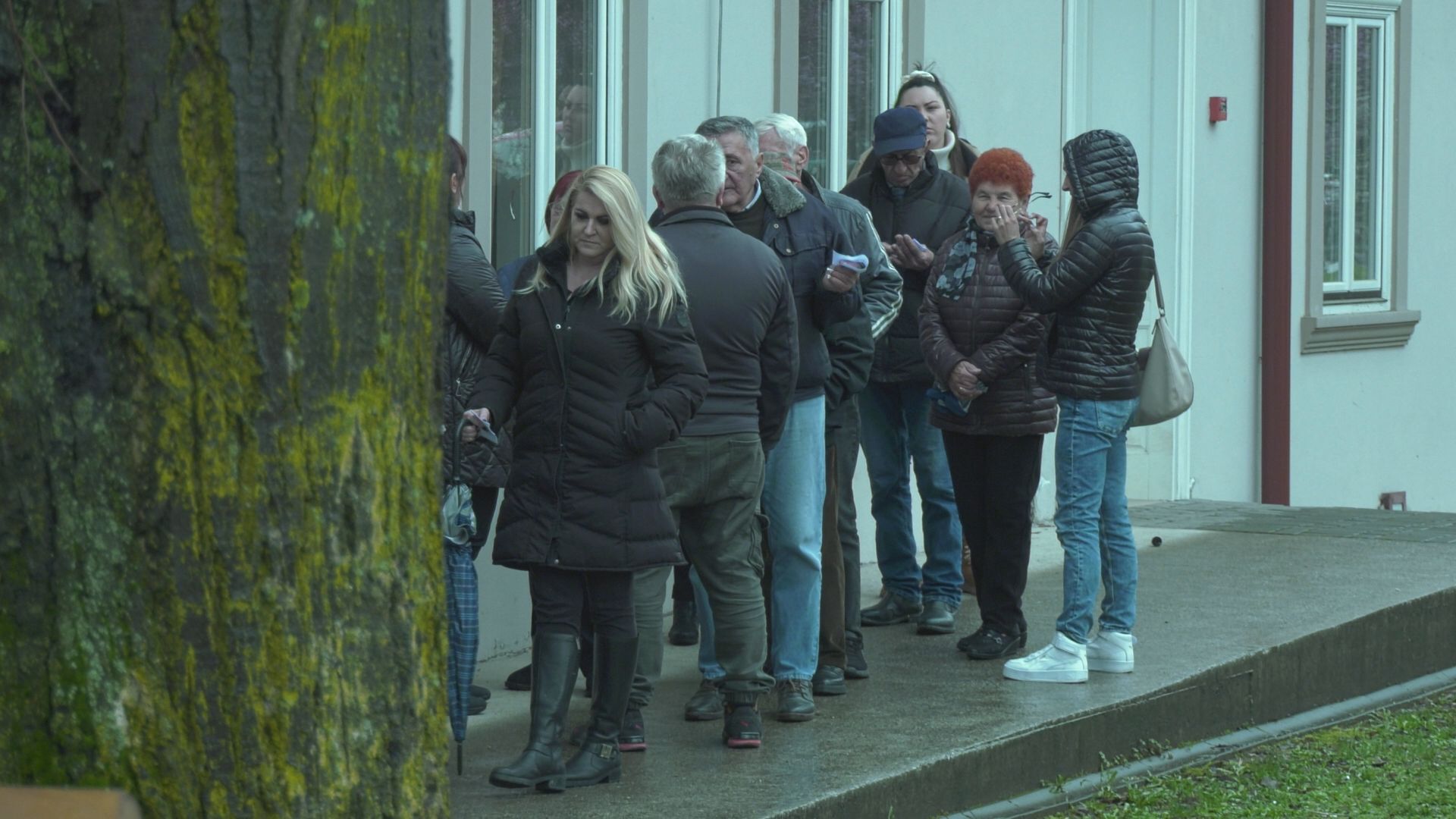 Bez problema ovog jutra u Sevojnu: Pravo glasa ima 5.544 građana koji izlaze na pet biračkih mesta (FOTO)(VIDEO)