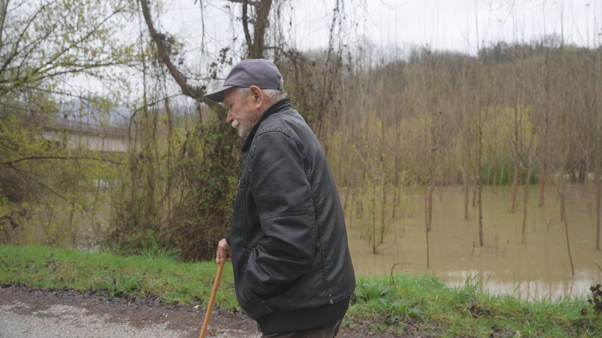 Meštani Dljina odsečeni od sveta zbog izlivanja Zapadne Morave: Traktorima prevoze decu u školu (FOTO)(VIDEO)