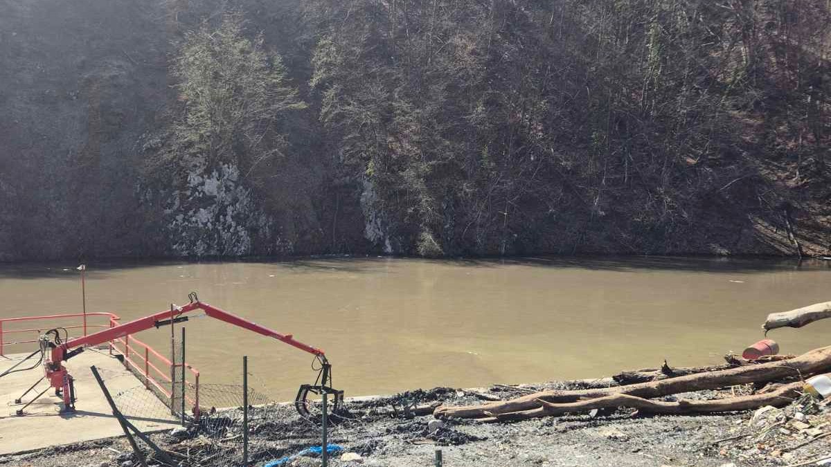 Ekološka katastrofa pretila da eksplodira kod Arilja: Kod hidrocentrale Moravica donela na desetine tona otpada - danas ekspresno sve očišćeno (FOTO)(VIDEO) 