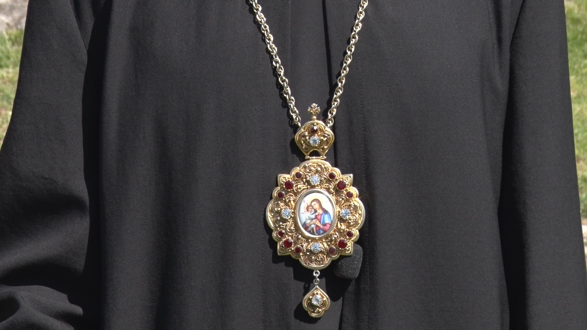 U naše živote ulazi radost: Ispod krila Belog anđela mitropolit Atanasije poslao snažnu poruku verujućem narodu (FOTO)(VIDEO)