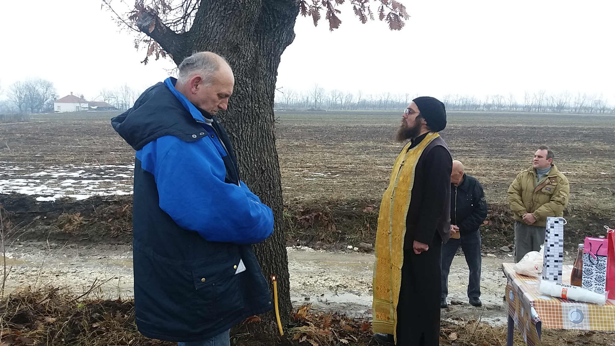 Несвакидашња прослава рођендана под храстовим дрветом