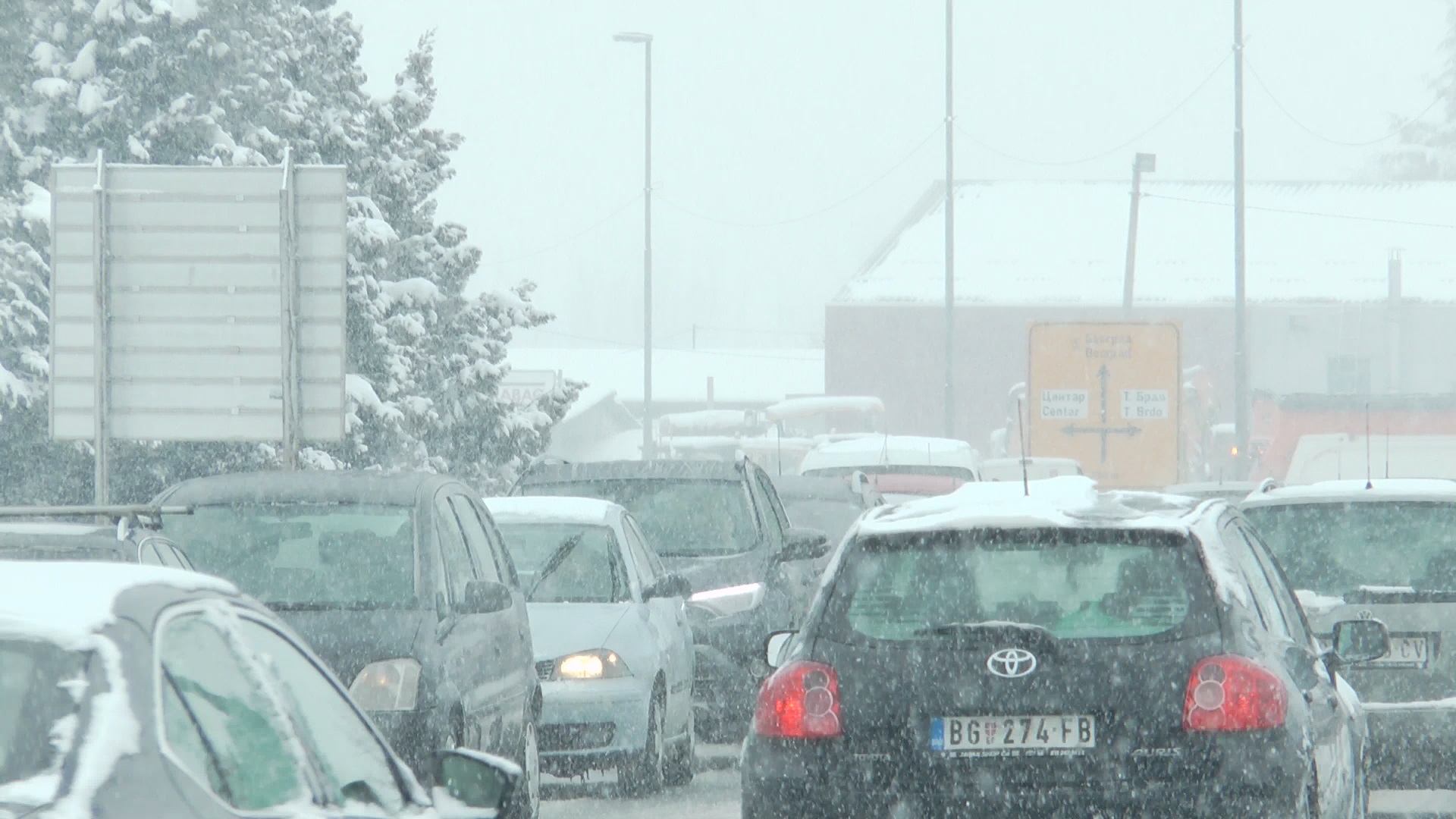 Снег у Чачку пада дуже од 24 сата, Бојовић: Ситуација је под контролом