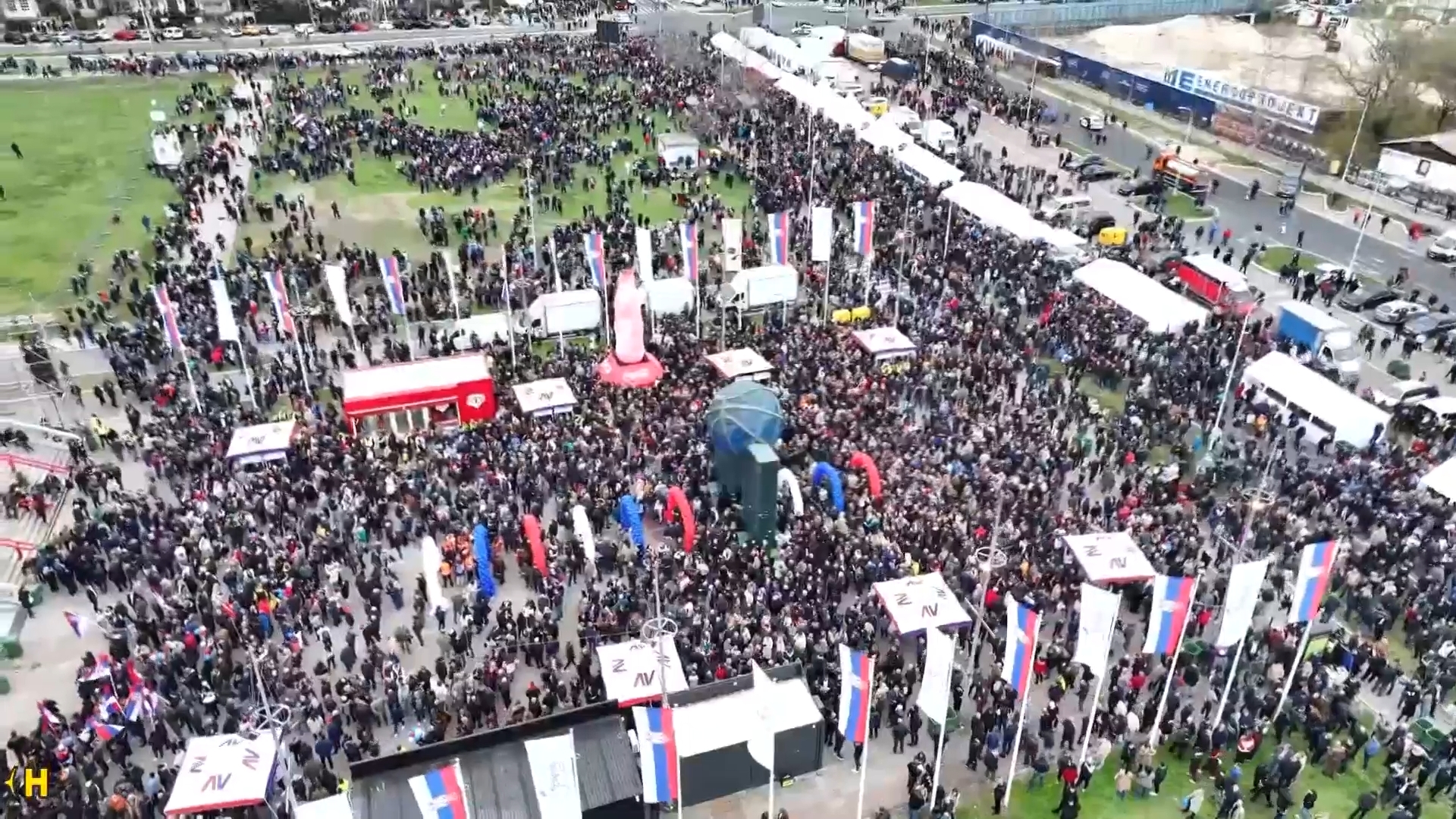 Ubedljiva pobeda tek sledi: Veličanstvena slika iz beogradske Arene, preko 30.000 ljudi dočekalo Vučića (FOTO)(VIDEO)