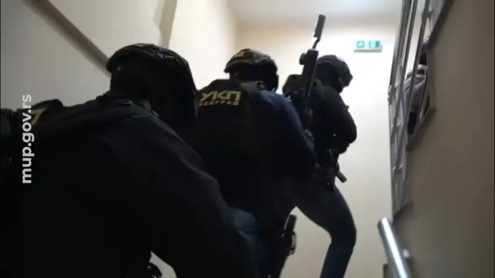 Uhapšen maloletnik zbog bacanja bombe na teretanu u Zemunu