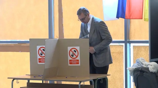 Kandidat liste "Ujedinjena Srbija" Aleksandar Vučić glasao u Beogradu/ Foto: RINA