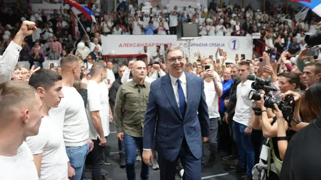 Vučića u Čačku dočekalo na hiljade ljudi / foto: RINA
