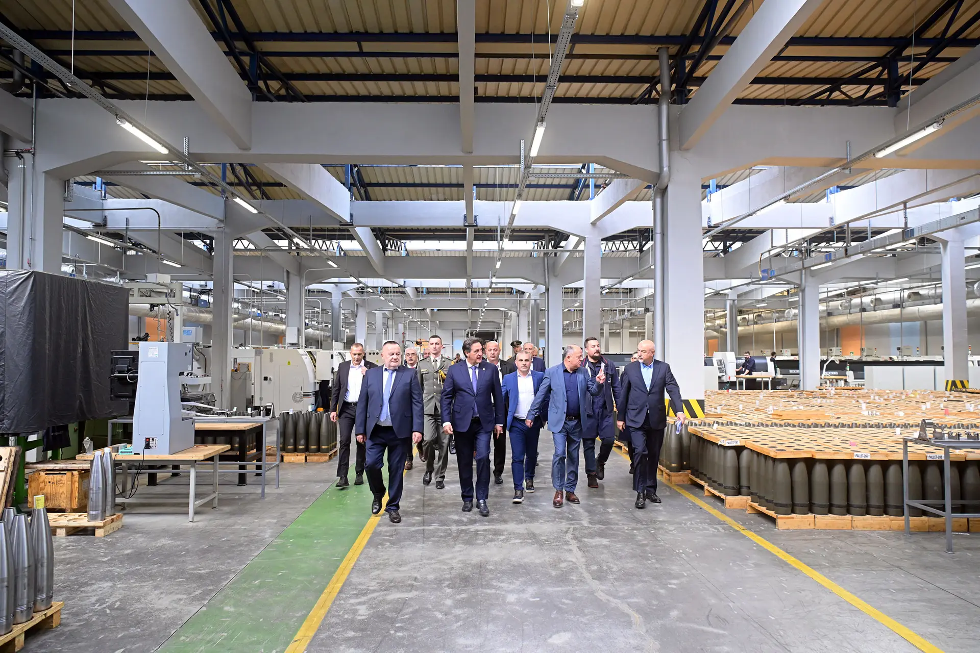 Gašić u pogonima gde se pravi municija do 155 milimetara: Srbija mora da se osloni na sopstvene kapacitete