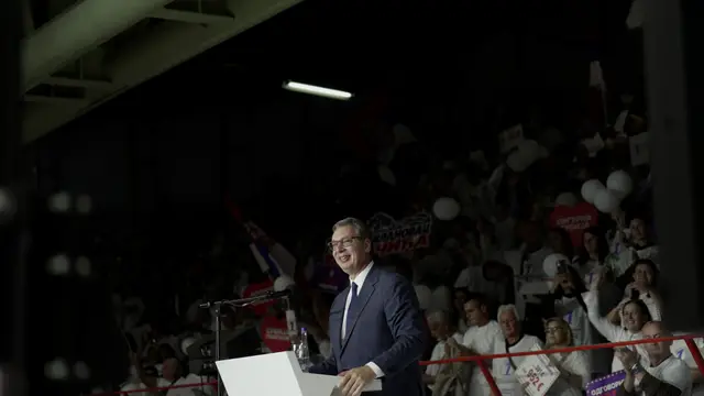 Vučića u Čačku dočekalo na hiljade ljudi / foto: RINA
