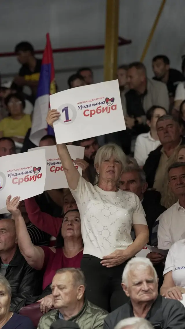 Hiljade ljudi čeka Aleksandra Vučića u Čačku / foto: RINA