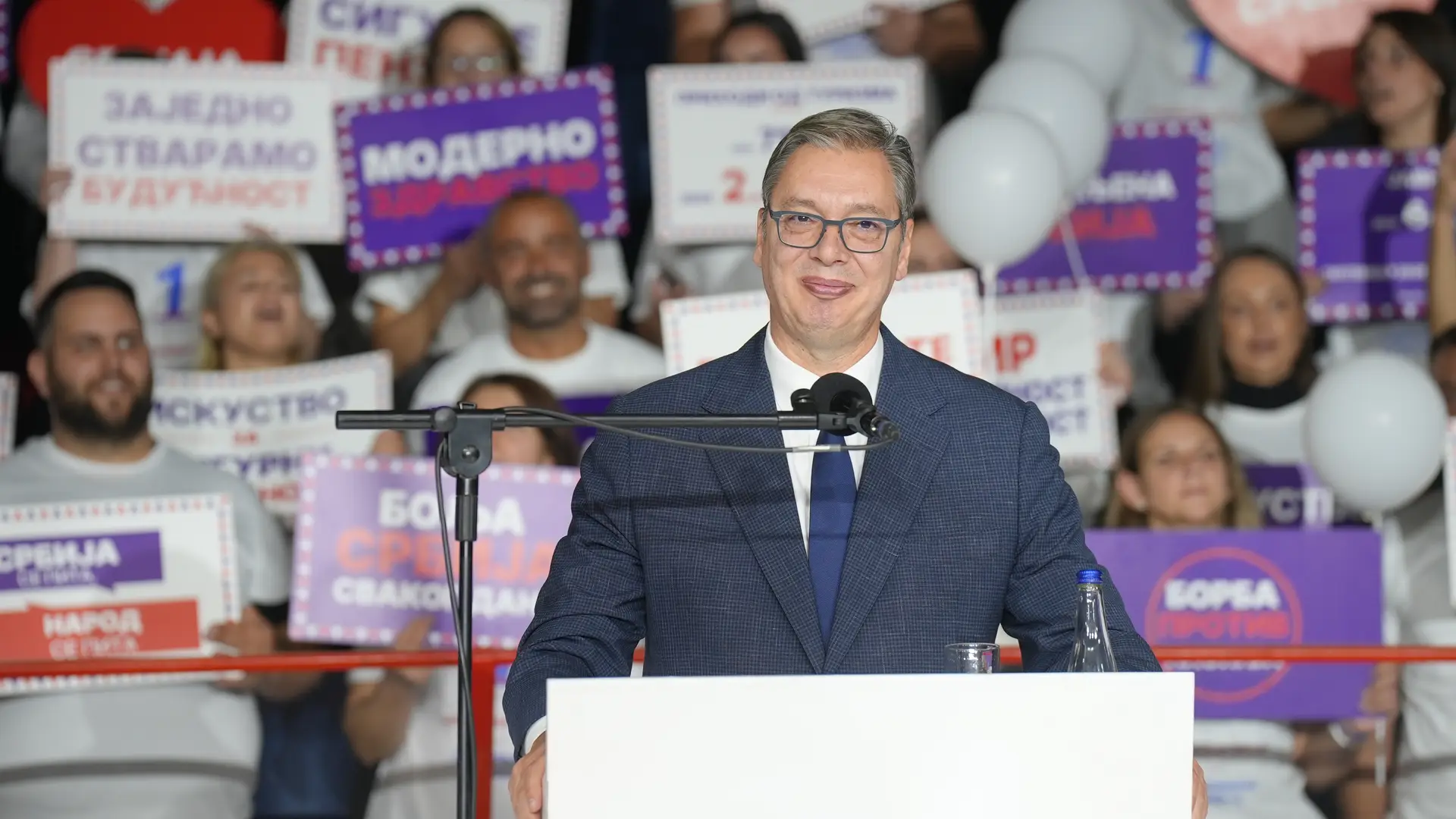 Vučić u Čačku dočekan kao kralj: Prepuna hala kraj Morave skandira Aco Srbine - on poslao snažnu poruku svom narodu (FOTO)