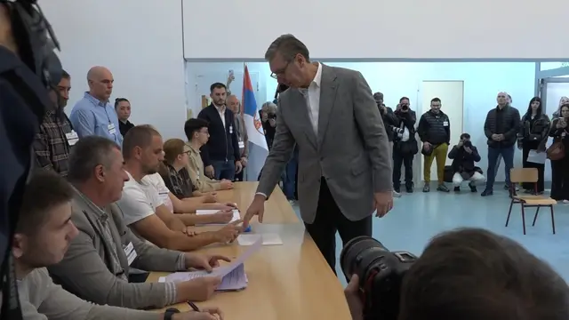 Kandidat liste "Ujedinjena Srbija" Aleksandar Vučić glasao u Beogradu/ Foto: RINA