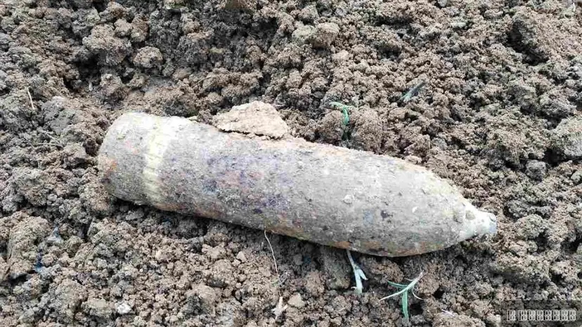 Granata izorana u vinogradu kod Jagodine, meštani uznemireni: Policija odmah reagovala, obezbedjuje se lice mesta (FOTO)