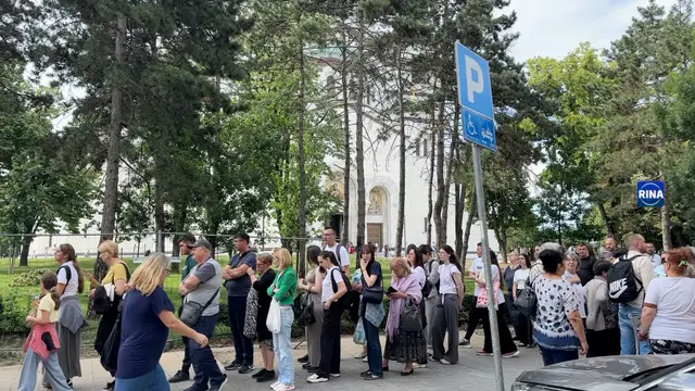 Nikad duži redovi ispred Hrama / foto: RINA 