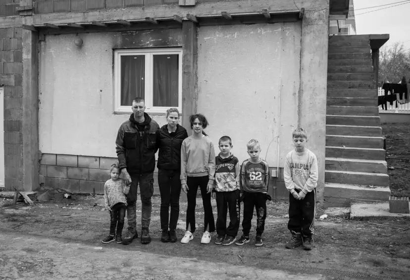 Otac heroj uleteo u vatru da spasi svoju decu: Od kuće Dimitrijevića ostalo je zgarište, ali zahvaljujući dobrim ljudima sada opet imaju dom (FOTO)