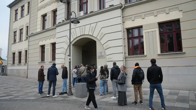 Čačani pohrlili na birališta od rane zore, foto: RINA
