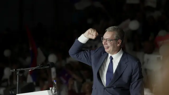 Vučića u Čačku dočekalo na hiljade ljudi / foto: RINA