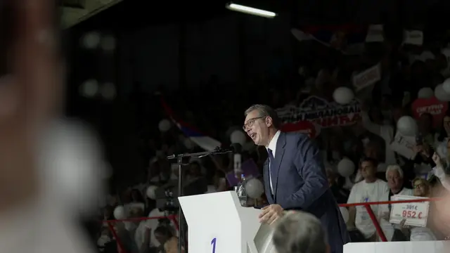 Vučića u Čačku dočekalo na hiljade ljudi / foto: RINA