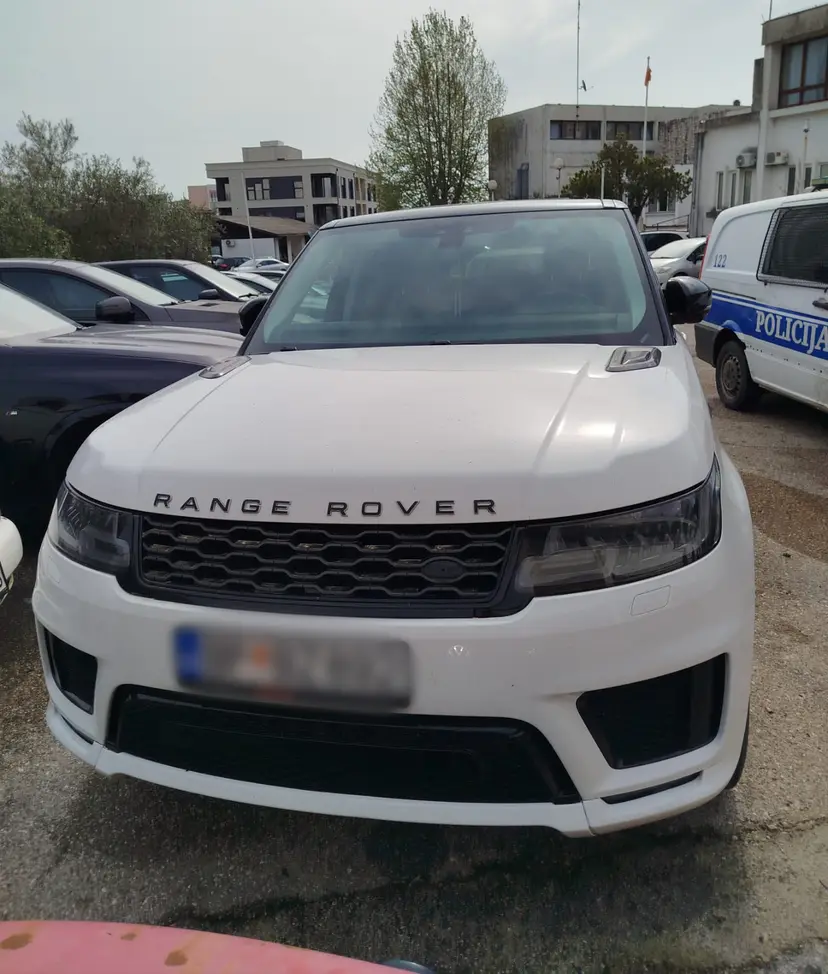Razbijena zelenaška mreža u Ulcinju: Trojica uhapšena, zaplenjeni pištolj, vozila i oružje