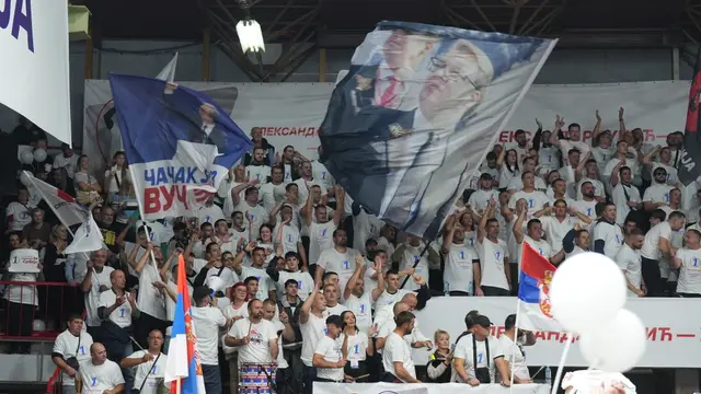 Vučića u Čačku dočekalo na hiljade ljudi / foto: RINA