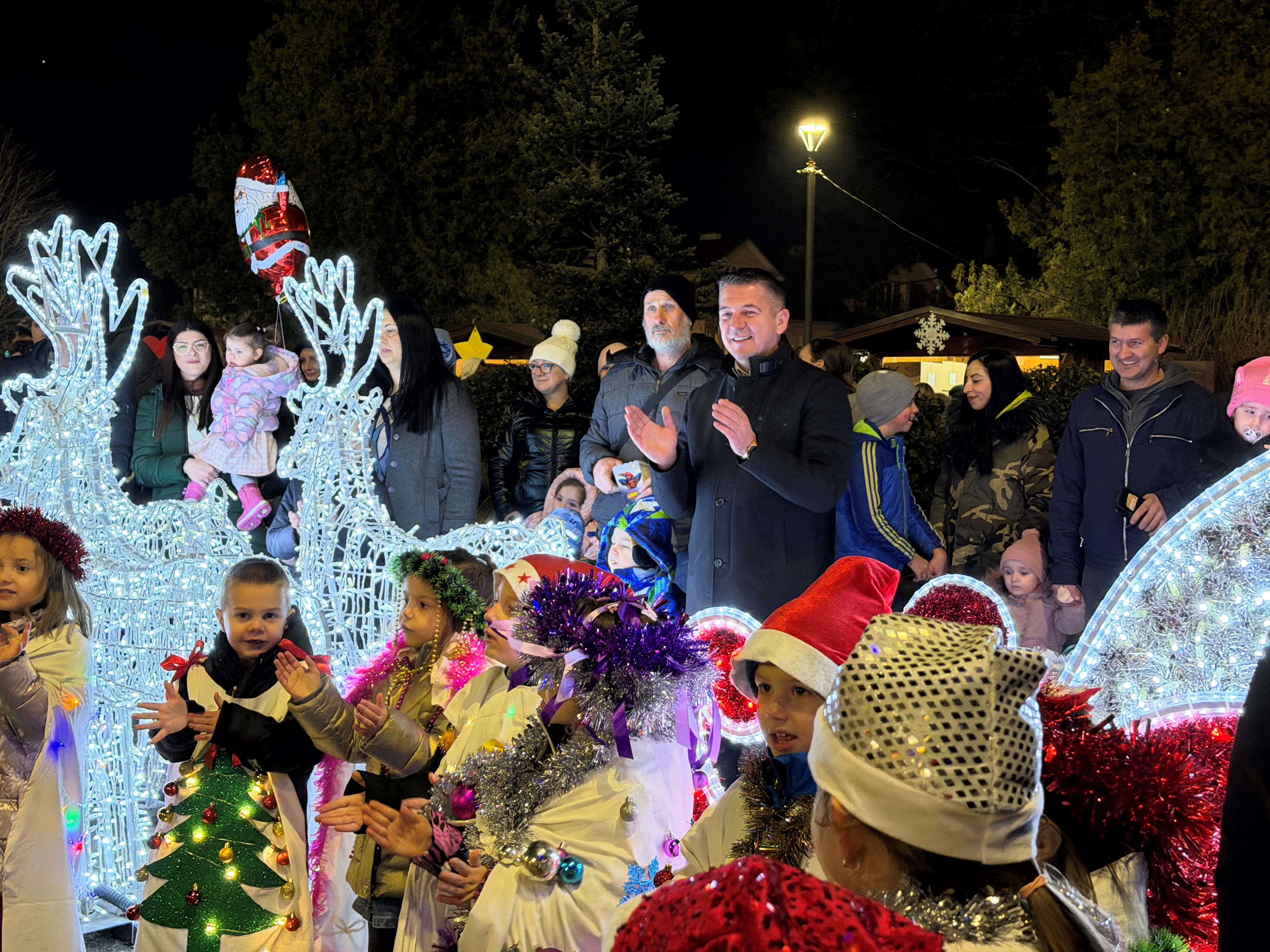 Praznična bajka, paketići i odlična vest za najmlađe: U Gornjem Milanovcu otvara se klizalište pored sportske hale Breza 