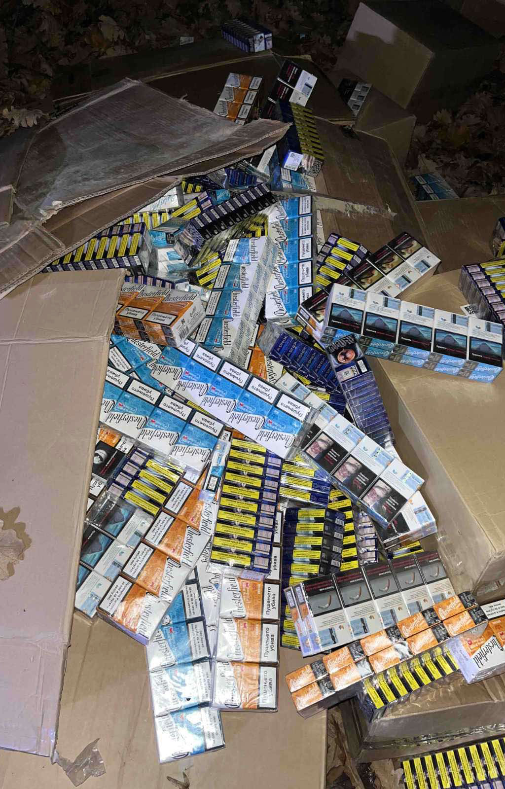 U akciji „Akciza“ kod Kraljeva uhapšen osumnjičeni, zaplenjeno 3.000 boksova cigareta