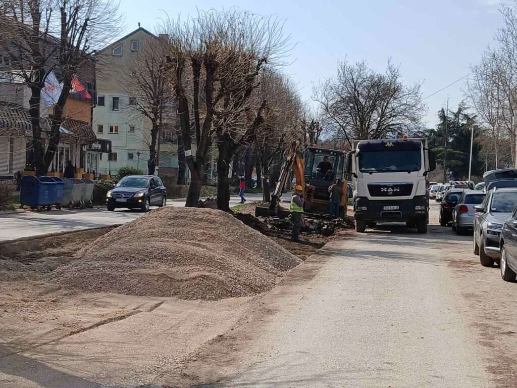 Da li u Čačku iko na posao ide peške? Sve više automobila u gradu na Moravi, prave se nova parking mesta u centru - spas za građane (FOTO)