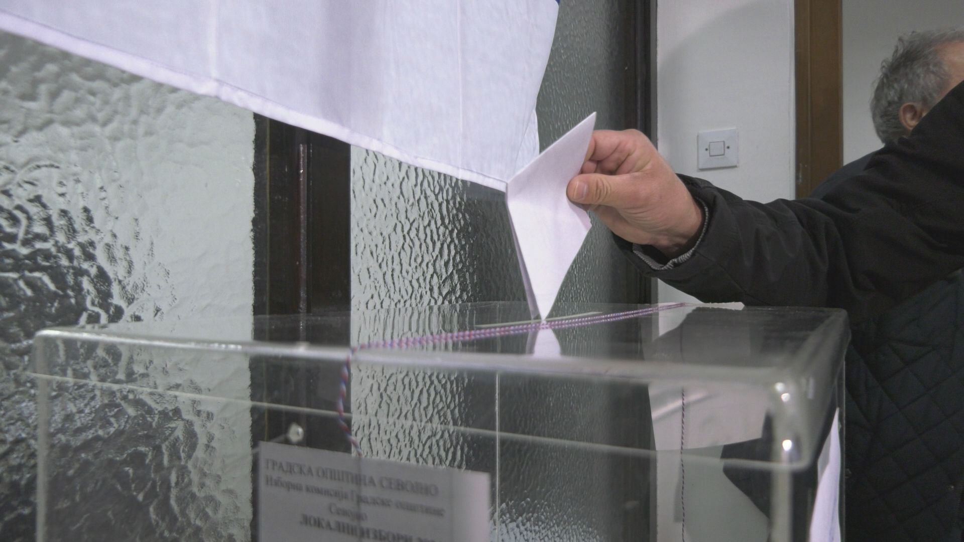 Odlična izlaznost u zapadnoj Srbiji do 14 sati: Više od polovine građana u Sevojnu i Bajinoj Bašti već glasalo, u Lučanima 47,3 odsto izašlo na birališta