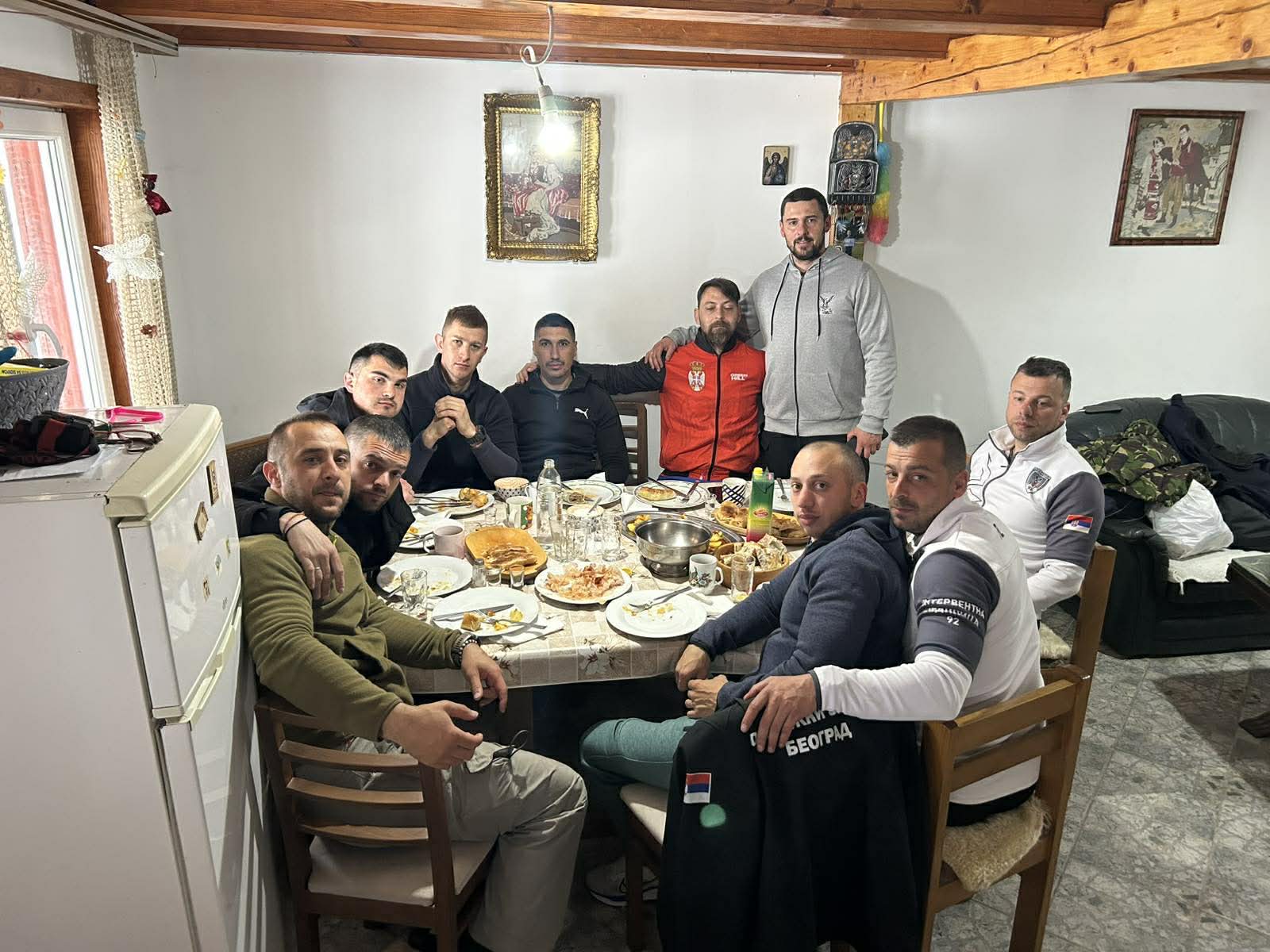 Bratski dočekani na Žabljaku: Srpski hodočasnici prešli crnogorsku granicu - prate ih surovi vremenski uslovi ali za uzvišeni cilj nema prepreke (FOTO)