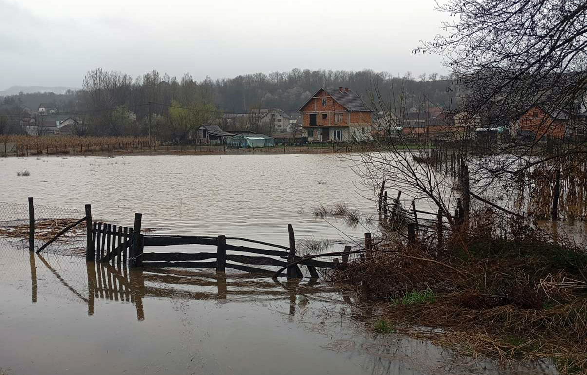 Nevreme paralisalo Srbiju: Reke pretile da se izliju, gradovi pod vodom, službe u punoj pripravnosti (FOTO)