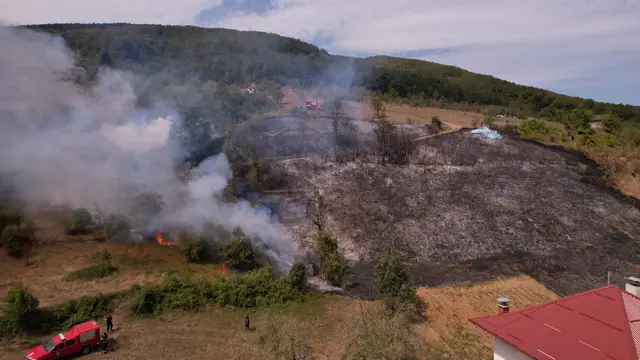 Požar iznad Foče još uvek aktivan / foto: RINA