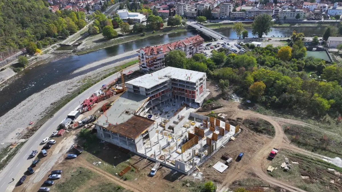Planuli stanovi u "Prijepolju na vodi", od 177 već prodato 125: Ovako izgleda gradilište elitnog naselja na obali Lima, investicija vredna 20 miliona eura (FOTO)