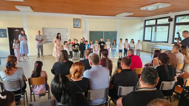 Đaci prvaci u Prijepolju / foto: RINA