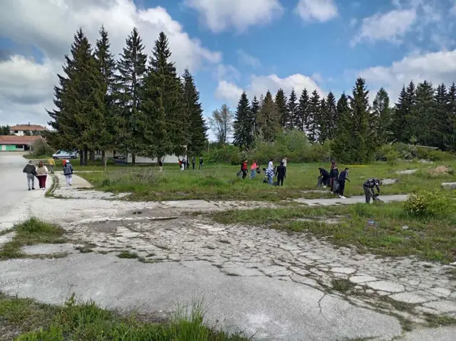 Velika volonterska akcija na Jabuci, foto: RINA