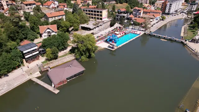 Mesto na reci Đetinji na kom su jutros pronađena dva tela / foto: RINA
