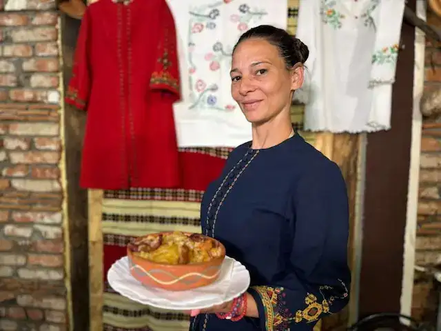 Ona je pobednica u pravljenju domaćeg specijaliteta: Marija iz Mrčajevaca otrkiva kako se pravilno kiseli kupus - kamen na kaci je obavezan (FOTO)
