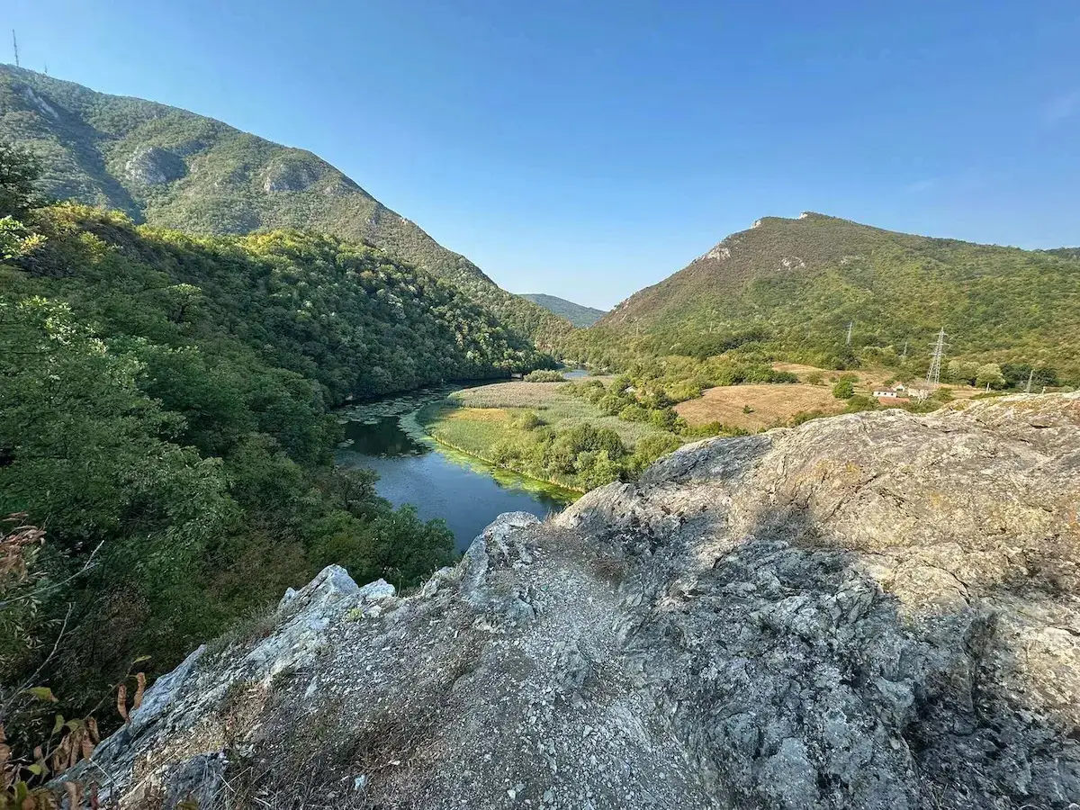 Upoznajte Rapajlovaču: Skriveno mesto u Ovčarsko-kablarskoj klisuri je pravi raj, smešteno na raskrsnici puteva između dve svetinje (FOTO)