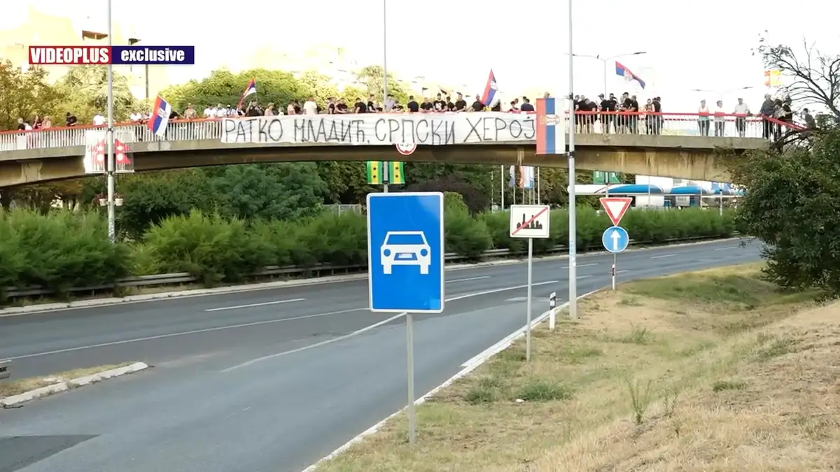 General se vratio u Srbiju: Kovčeg sa telom Ratka Mladića uz počasti građana dopremljen na VMA