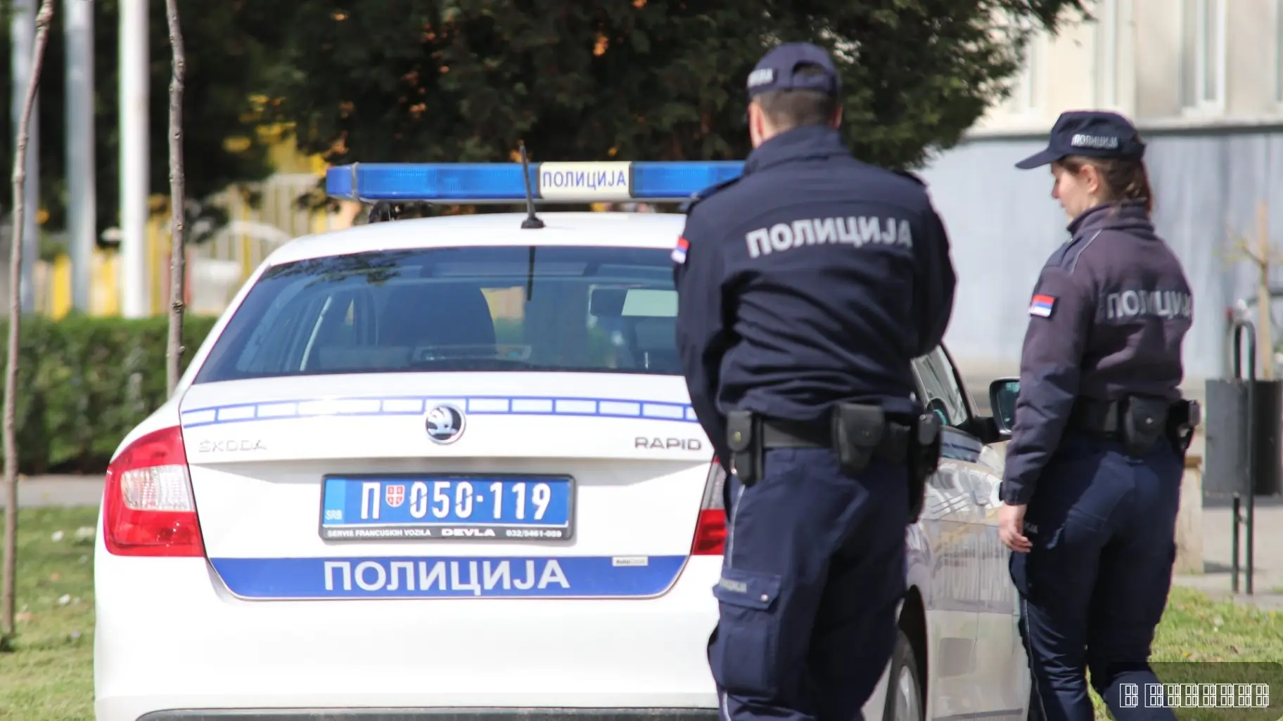 Pljačka usred bela dana u strogom centru Novog Pazara: Lopov iskoristio nepažnju radnika, ušao u objekat i odneo novac