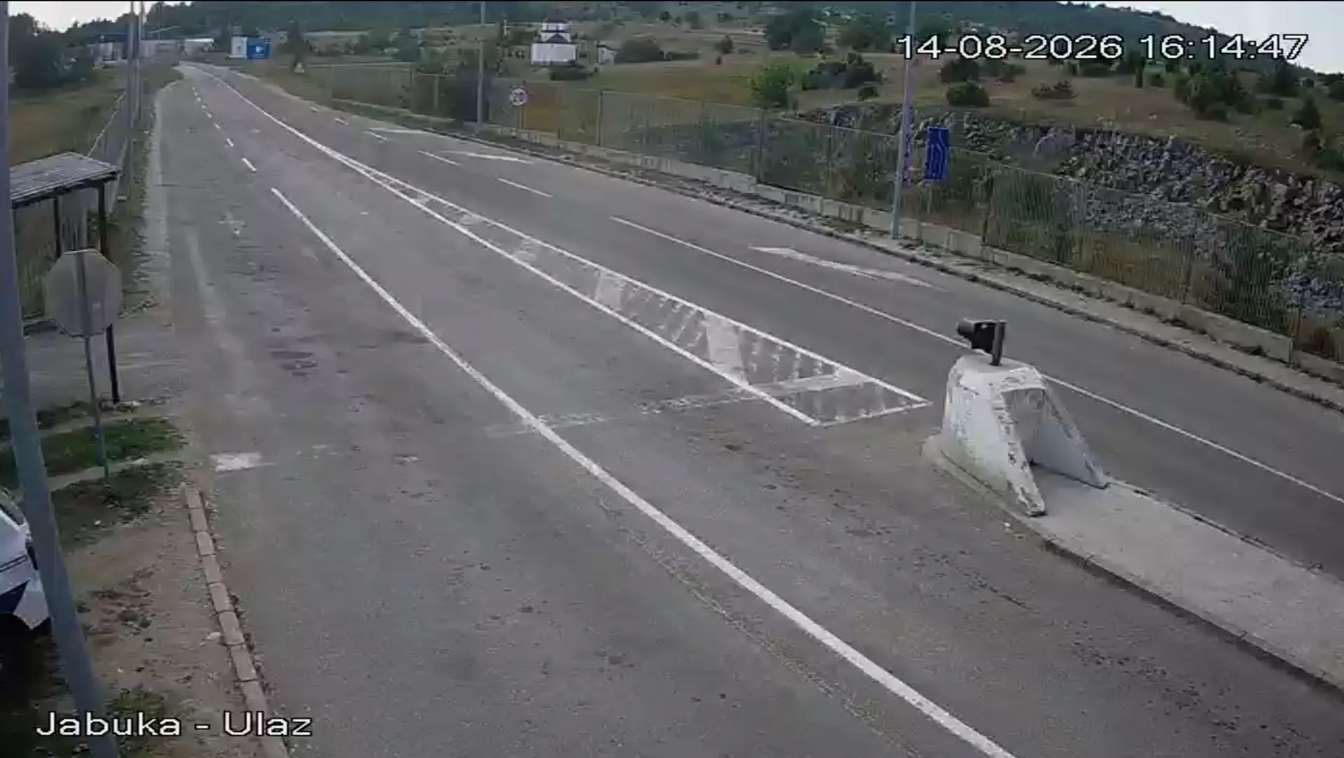Jedan prelaz sablasno prazan, na drugom ogromne kolone: Granični prelaz Jabuka bez čekanja, dok na Gostunu nepregledne kolone (FOTO)